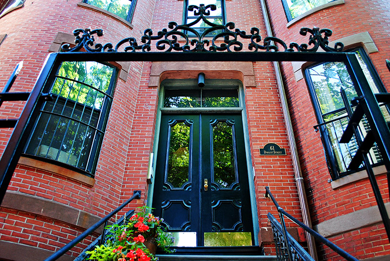 Neighborhood Spotlight: Eight Streets
