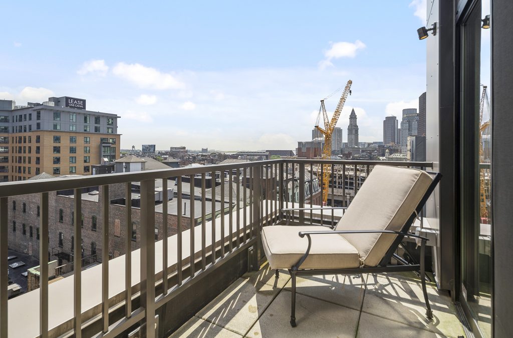 121 Portland St, #902