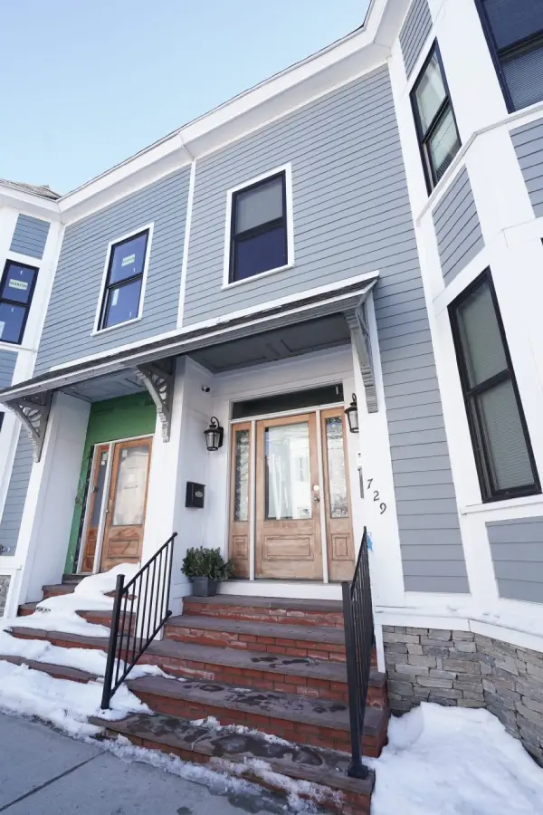 729-731 E 5th Street 